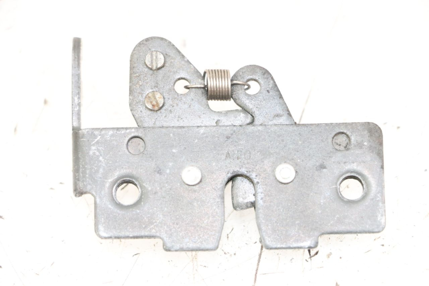 photo de SERRURE DE SELLE PIAGGIO MP3 LT 400 (2007 - 2012) - Autre angle de vue