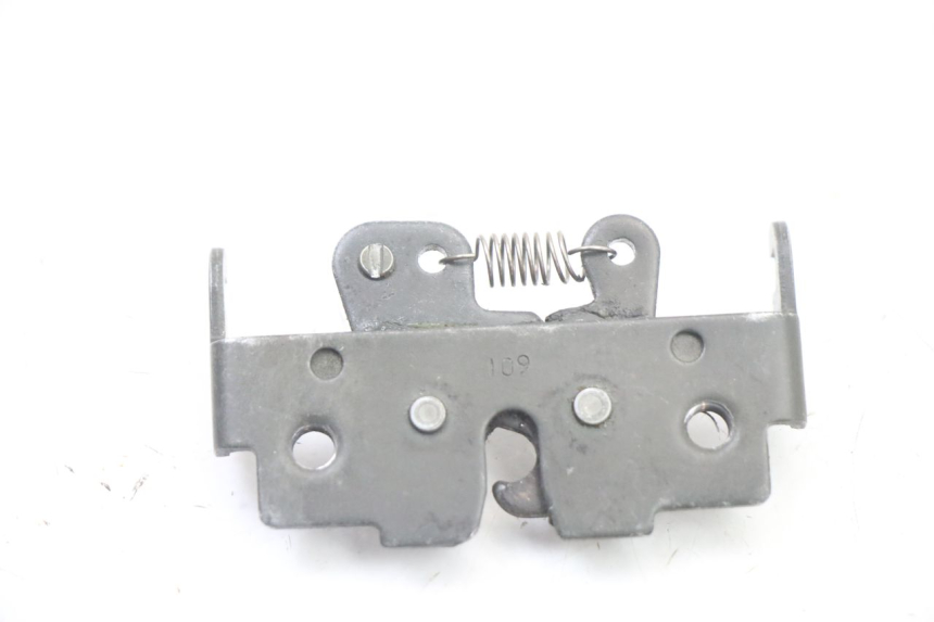 photo de SERRURE DE SELLE PIAGGIO MP3 LT 400 (2007 - 2012) - Zoom état d’usage