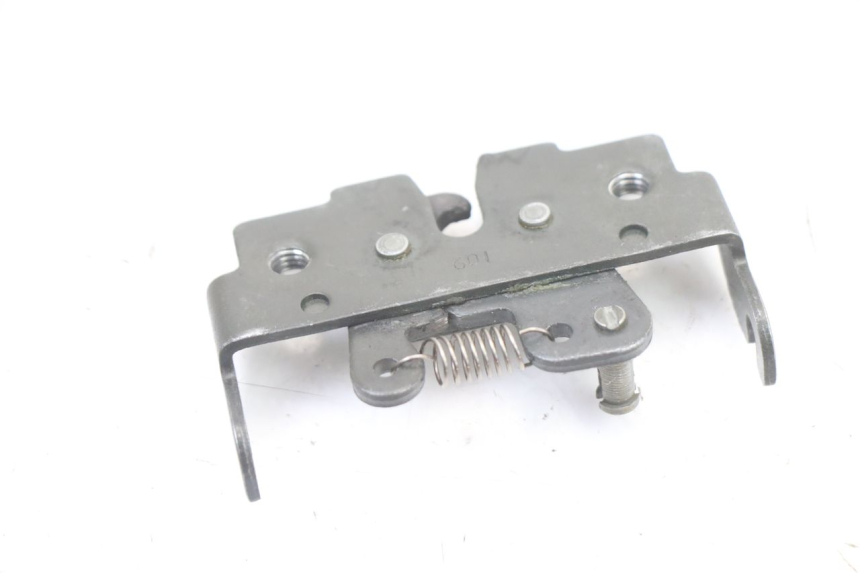 photo de SERRURE DE SELLE PIAGGIO MP3 LT 400 (2007 - 2012) - Autre angle de vue