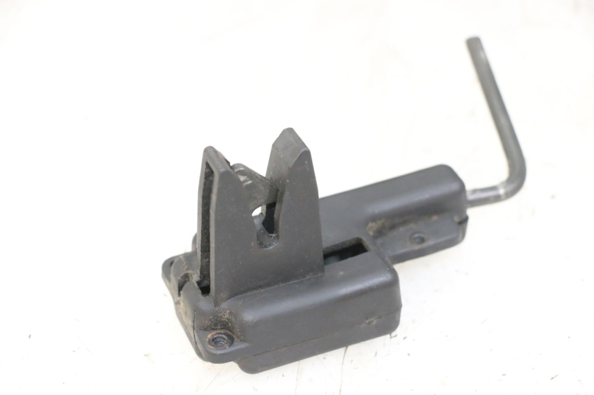 photo de SERRURE DE SELLE PIAGGIO NEW TYPHOON 50 (2010 - 2017) - Zoom état d’usage