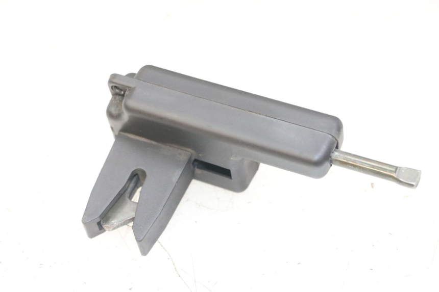 photo de SERRURE DE SELLE PIAGGIO ZIP 4T 50 (2018 - 2020) - Détail de la pièce