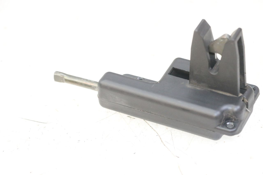 photo de SERRURE DE SELLE PIAGGIO ZIP 4T 50 (2018 - 2020) - Autre angle de vue