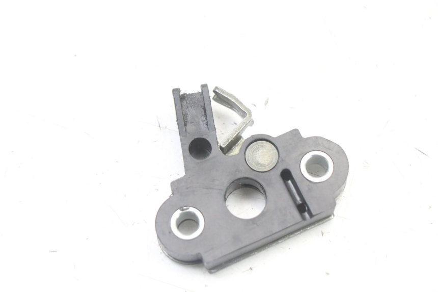 photo de SERRURE DE SELLE ROYAL ENFIELD HYMALAYAN 410 (2016 - 2023) - Zoom état d’usage