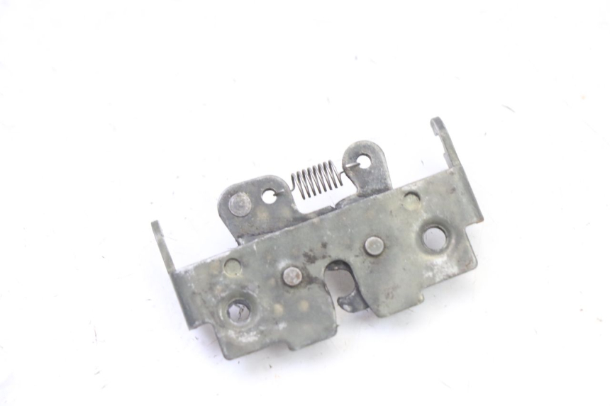 photo de SERRURE DE SELLE GILERA RUNNER SL 50 (2006 - 2009) - Zoom état d’usage