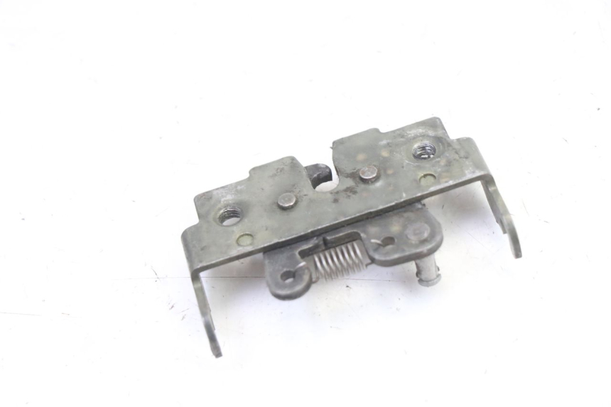 photo de SERRURE DE SELLE GILERA RUNNER SL 50 (2006 - 2009) - Autre angle de vue