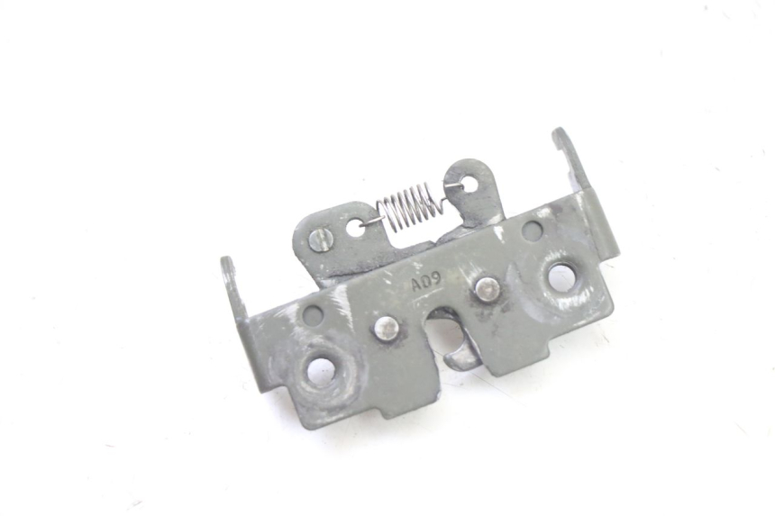 photo de SERRURE DE SELLE GILERA RUNNER SP 50 (2006 - 2008) - Zoom état d’usage