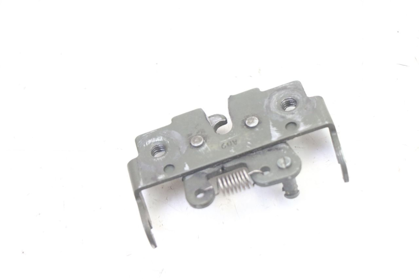 photo de SERRURE DE SELLE GILERA RUNNER SP 50 (2006 - 2008) - Autre angle de vue