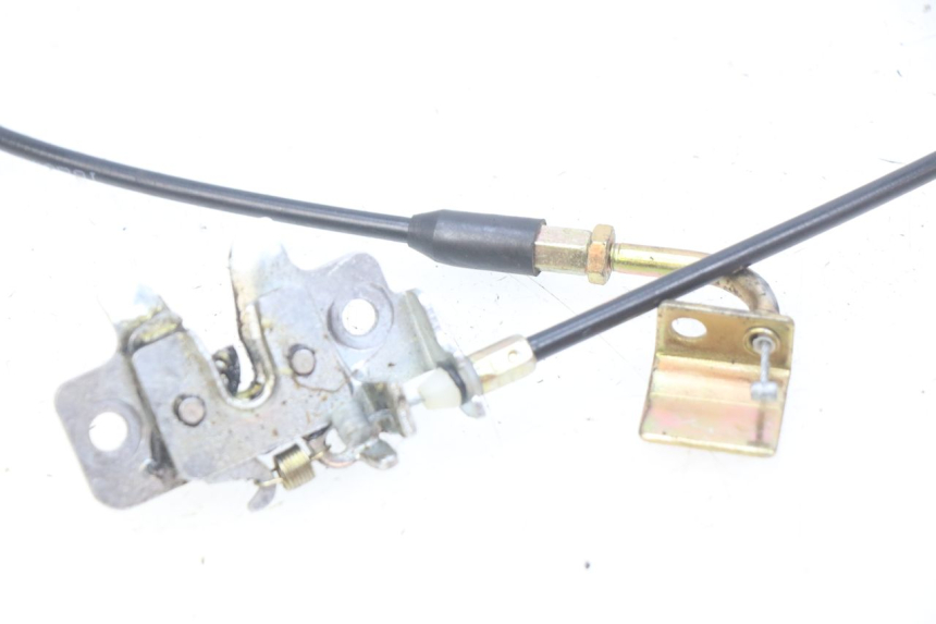 photo de SERRURE DE SELLE JM MOTORS SANTANA 50 (2014 - 2023) - Gros plan technique