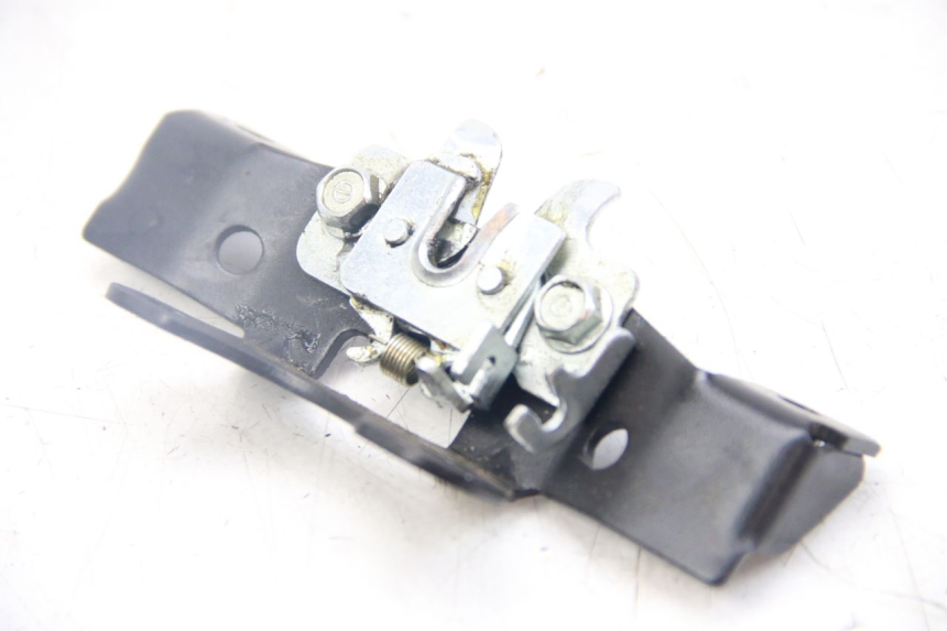 photo de SERRURE DE SELLE JM MOTORS SANTANA 50 (2014 - 2023) - Gros plan technique