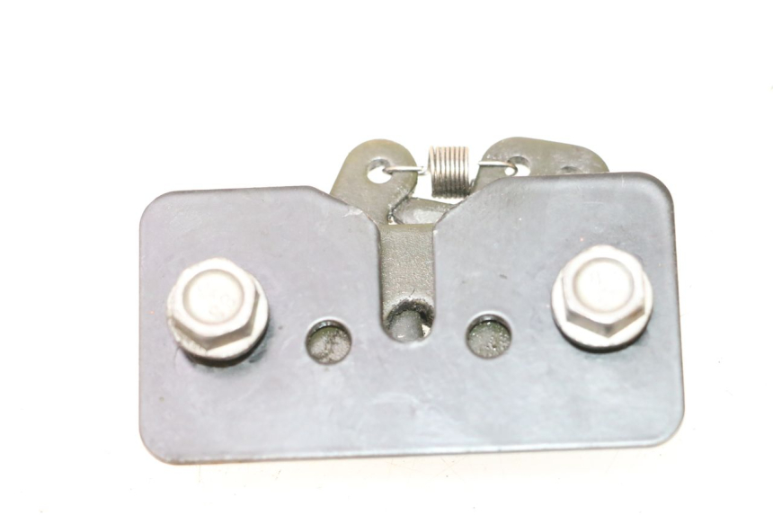 photo de SERRURE DE SELLE PEUGEOT SATELIS COMPRESSOR K15 125 (2006 - 2009) - Zoom état d’usage