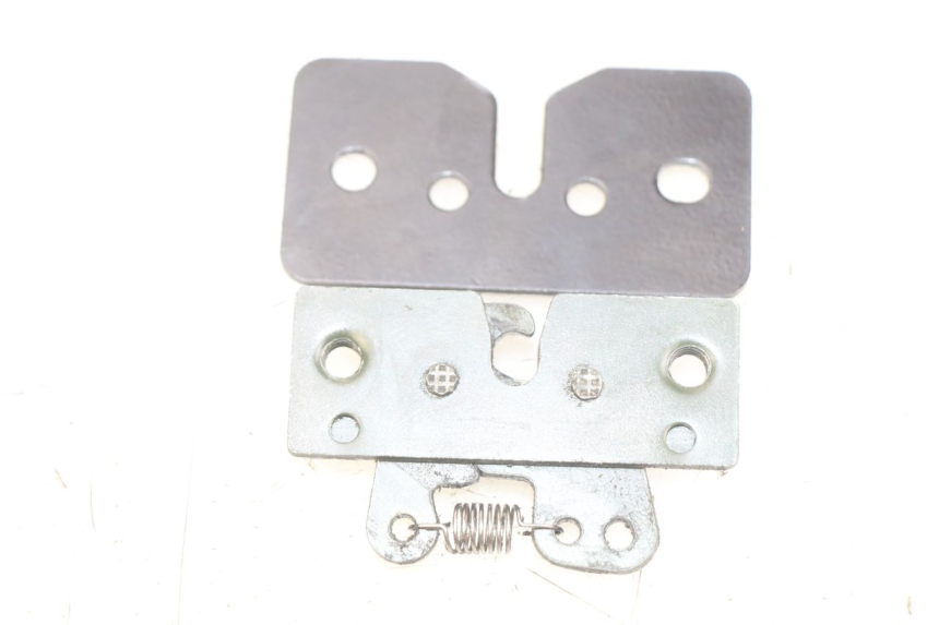 photo de SERRURE DE SELLE PEUGEOT SATELIS 125 (2010 - 2012) - Détail de la pièce