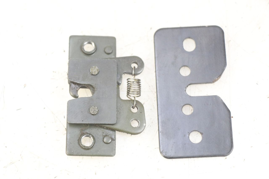 photo de SERRURE DE SELLE PEUGEOT SATELIS 125 (2010 - 2012) - Détail de la pièce