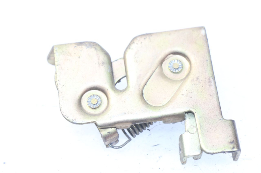 photo de SERRURE DE SELLE PEUGEOT SC 50 (1988 - 1992) - Zoom état d’usage