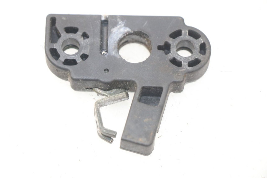 photo de SERRURE DE SELLE MBK SKYLINER 125 (2004 - 2007) - Zoom état d’usage