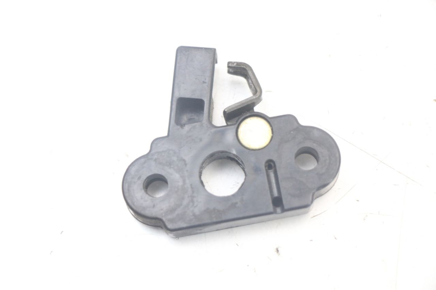 photo de SERRURE DE SELLE TRIUMPH SPEED TRIPLE T301 900 (1994 - 1996) - Zoom état d’usage