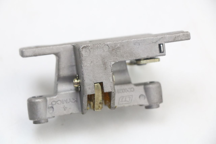 photo de SERRURE DE SELLE KYMCO SUPER 8 4T 50 (2018 - 2020) - Zoom état d’usage