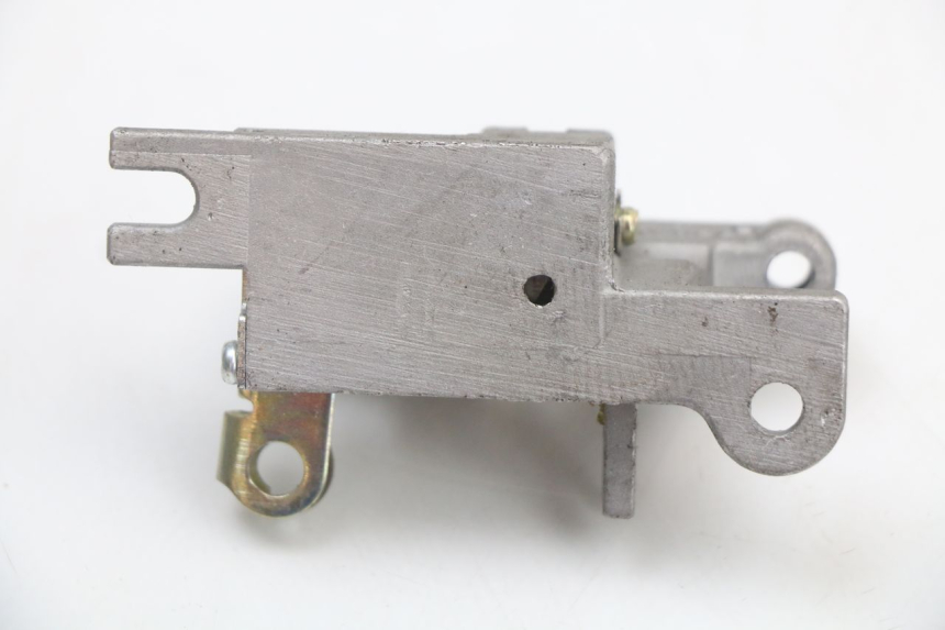 photo de SERRURE DE SELLE KYMCO SUPER 8 4T 50 (2018 - 2020) - Gros plan technique