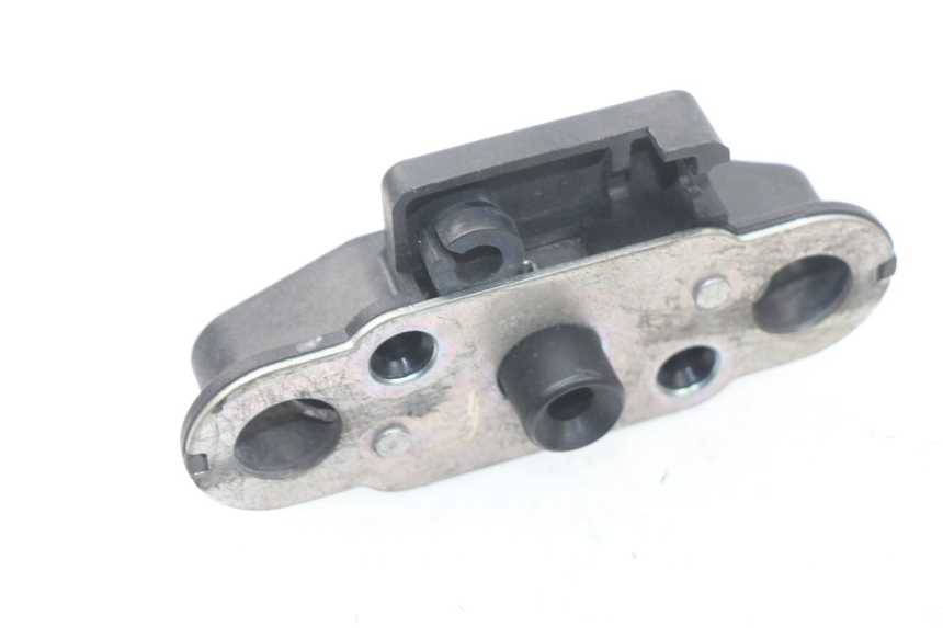 photo de SERRURE DE SELLE SUZUKI SV S ABS 650 (2003 - 2009) - Détail de la pièce