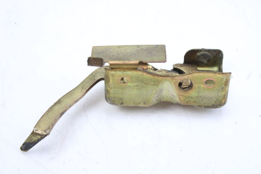 photo de SERRURE DE SELLE PEUGEOT SV 125 (1991 - 1994) - Gros plan technique