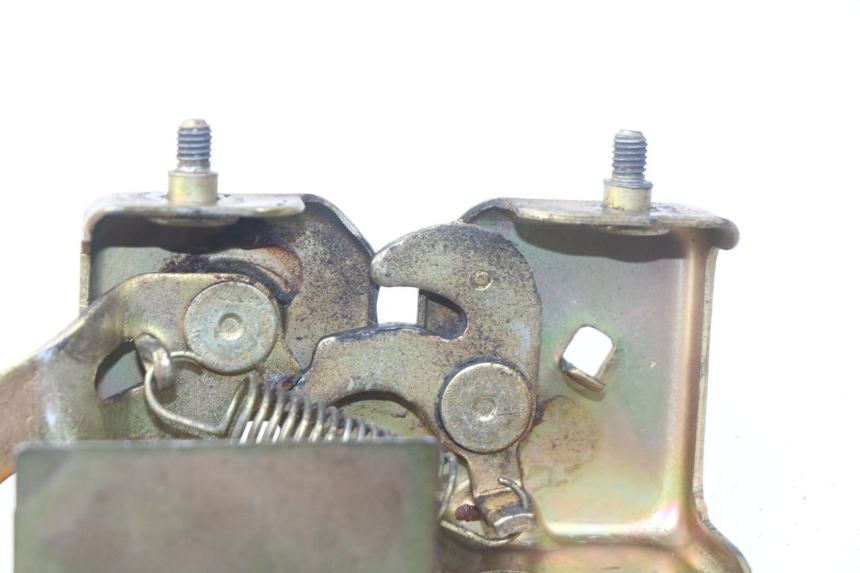 photo de SERRURE DE SELLE PEUGEOT SV 80 (1993 - 1997) - Détail de la pièce