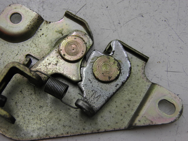 photo de SERRURE DE SELLE SYM GTS 125 (2005 - 2008) - Zoom état d’usage