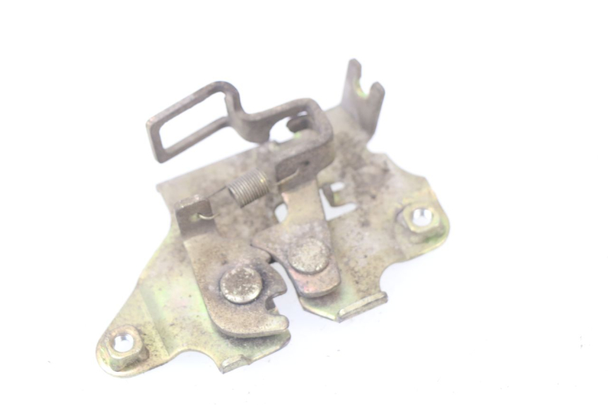 photo de SERRURE DE SELLE SYM SYMPLY 4T 50 (2012 - 2015) - Autre angle de vue