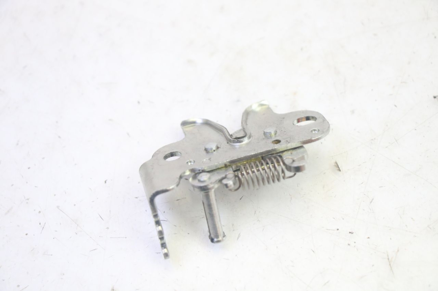 photo de SERRURE DE SELLE YAMAHA TRICITY 300 (2020 - 2024) - Autre angle de vue