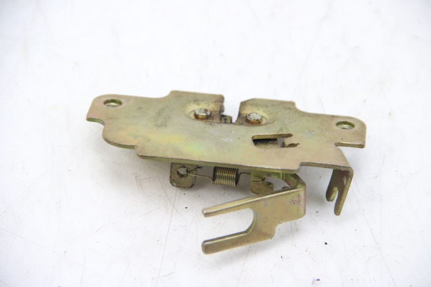 photo de SERRURE DE SELLE PEUGEOT TWEET 4T 50 (2010 - 2014) - Autre angle de vue