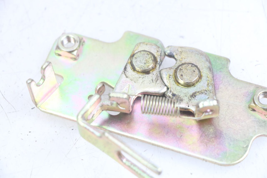 photo de SERRURE DE SELLE PEUGEOT TWEET 125 (2018 - 2021) - Détail de la pièce