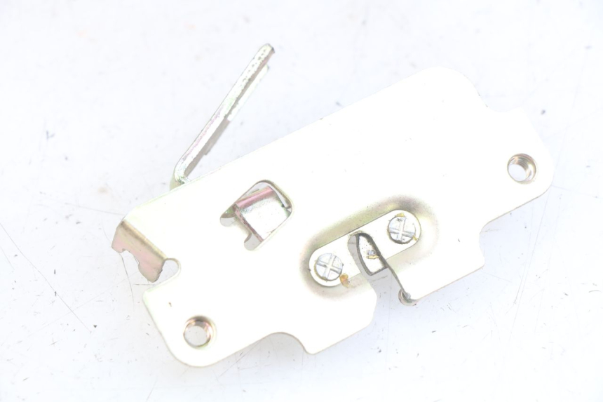 photo de SERRURE DE SELLE PEUGEOT TWEET 125 (2018 - 2021) - Zoom état d’usage