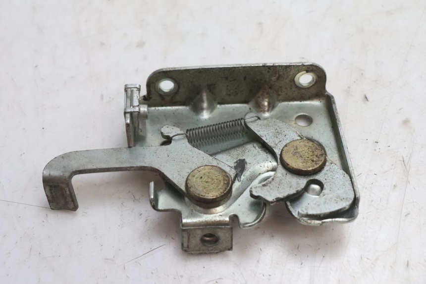 photo de SERRURE DE SELLE PIAGGIO TYPHOON 50 (2000 - 2009) - Détail de la pièce
