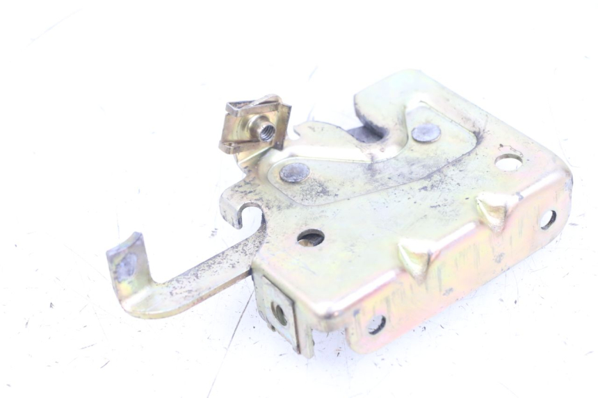 photo de SERRURE DE SELLE PIAGGIO TYPHOON 80 (1994 - 1997) - Détail de la pièce