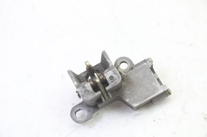 photo de SERRURE DE SELLE PEUGEOT V-CLIC VCLIC 50 (2007 - 2013) - Zoom état d’usage