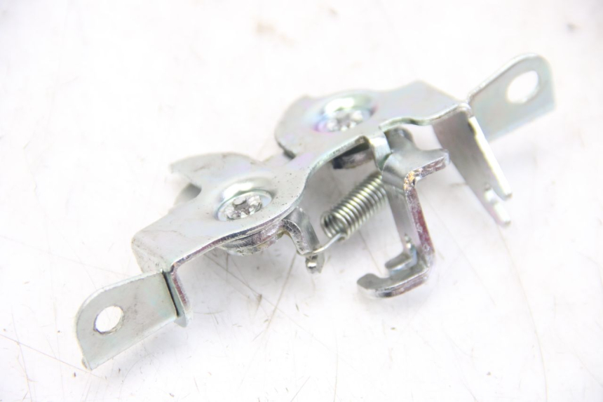 photo de SERRURE DE SELLE HONDA VISION NSC R 50 (2013 - 2015) - Zoom état d’usage