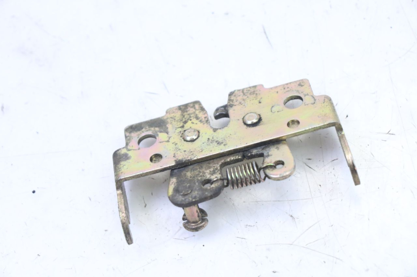 photo de SERRURE DE SELLE PEUGEOT VIVACITY NEW 4T 50 (2008 - 2017) - Autre angle de vue