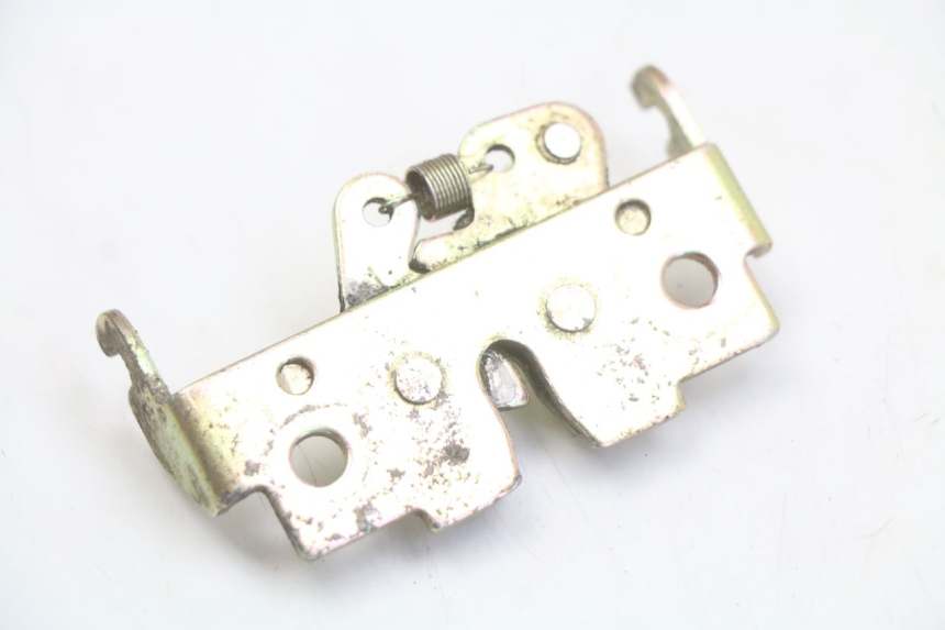 photo de SERRURE DE SELLE PEUGEOT VIVACITY 125 (2010 - 2017) - Zoom état d’usage