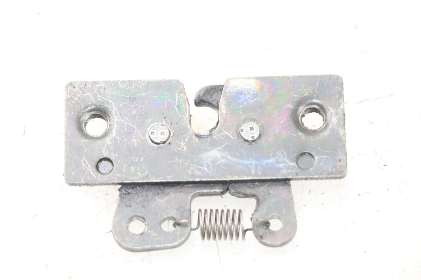 photo de SERRURE DE SELLE PEUGEOT VIVACITY 100 (1999 - 2008) - Détail de la pièce