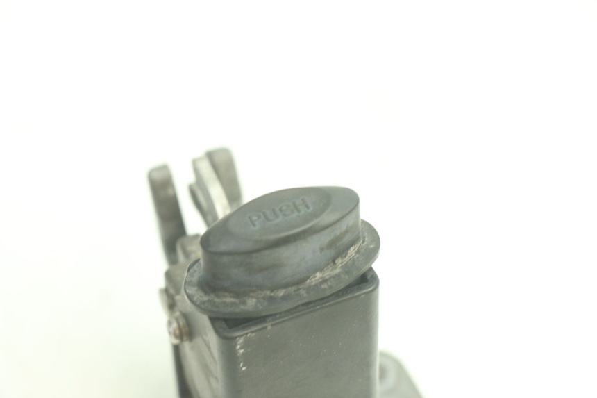 photo de SERRURE DE SELLE YAMAHA WAVE RUNNER GP R 1200 (2000 - 2003) - Zoom état d’usage