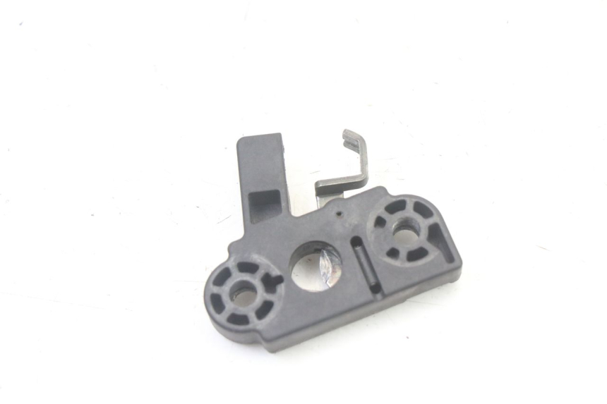 photo de SERRURE DE SELLE YAMAHA WHY 50 (1998 - 2000) - Zoom état d’usage