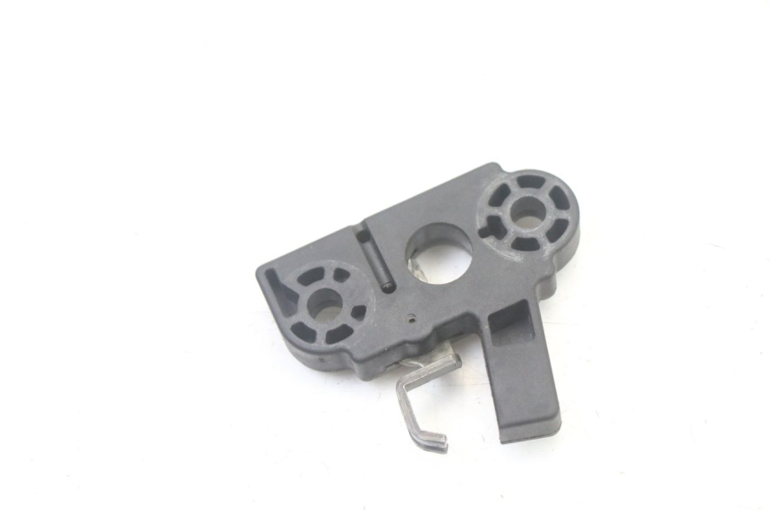 photo de SERRURE DE SELLE YAMAHA WHY 50 (1998 - 2000) - Autre angle de vue