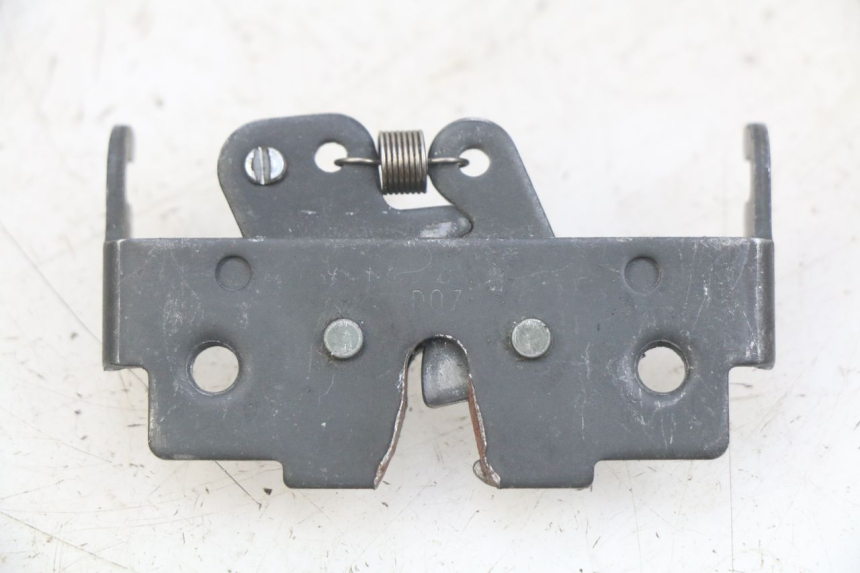 photo de SERRURE DE SELLE YAMAHA X-CITY XCITY 125 (2007 - 2013) - Autre angle de vue