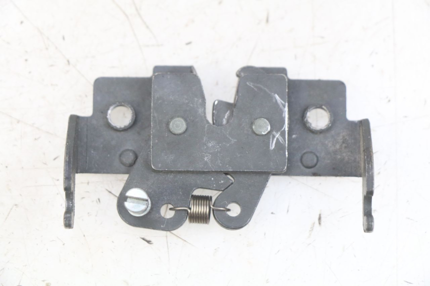 photo de SERRURE DE SELLE YAMAHA X-CITY XCITY 125 (2007 - 2013) - Gros plan technique