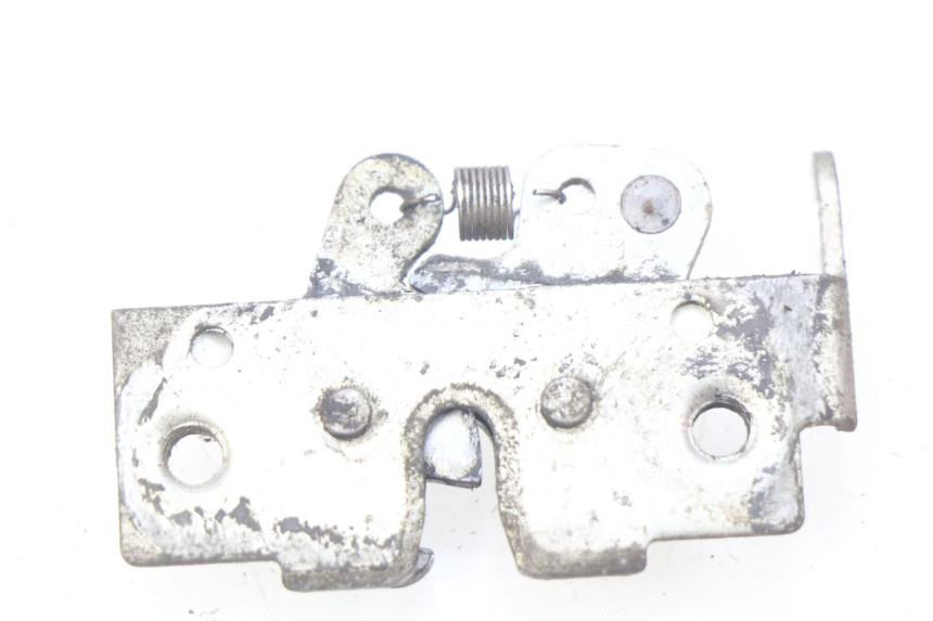 photo de SERRURE DE SELLE YAMAHA XMAX X-MAX 125 (2006 - 2009) - Zoom état d’usage