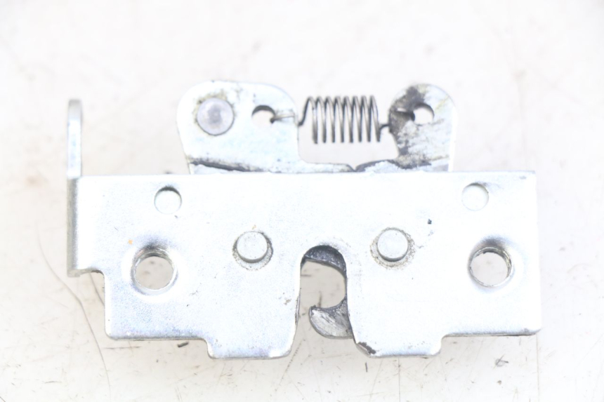 photo de SERRURE DE SELLE YAMAHA XMAX X-MAX 125 (2006 - 2009) - Détail de la pièce