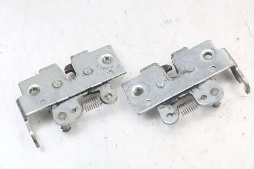 photo de SERRURE DE SELLE YAMAHA X-MAX XMAX 250 (2006 - 2009) - Autre angle de vue