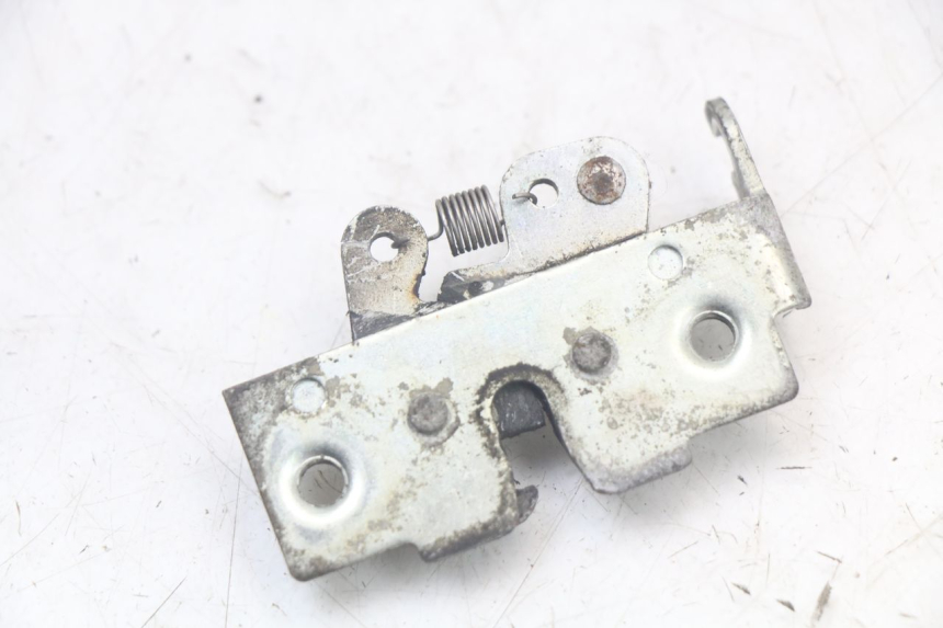 photo de SERRURE DE SELLE YAMAHA XMAX X-MAX 125 (2006 - 2009) - Zoom état d’usage