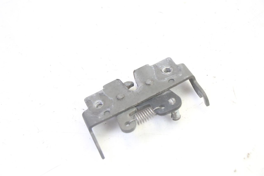 photo de SERRURE DE SELLE YAMAHA X-MAX XMAX 125 (2010 - 2013) - Autre angle de vue