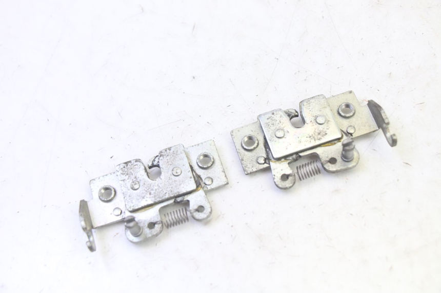 photo de SERRURE DE SELLE YAMAHA X-MAX XMAX 250 (2006 - 2009) - Autre angle de vue