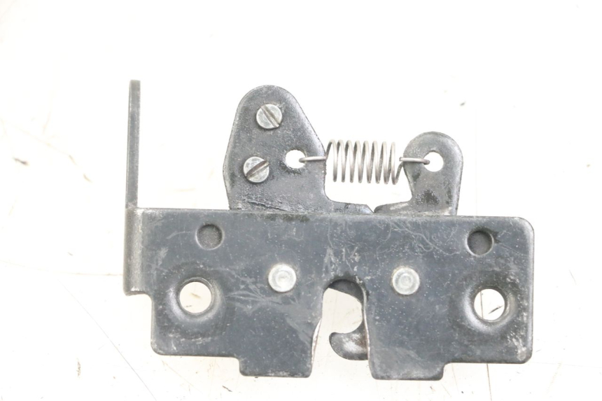 photo de SERRURE DE SELLE PIAGGIO X10 125 (2012 - 2017) - Zoom état d’usage