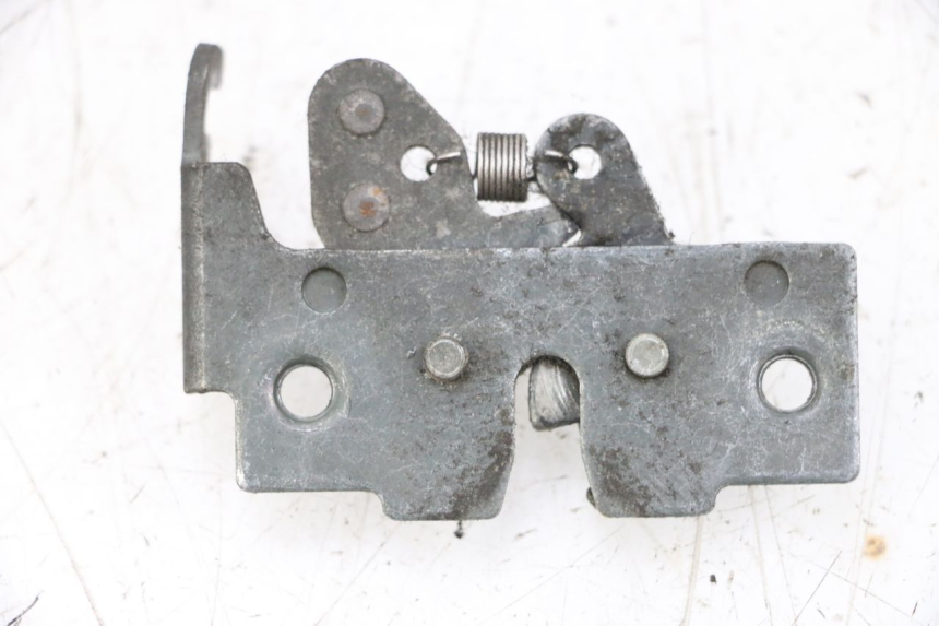 photo de SERRURE DE SELLE PIAGGIO X8 125 (2004 - 2007) - Détail de la pièce